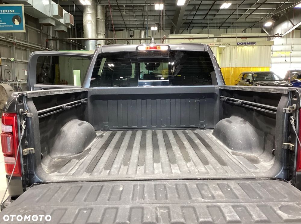 Dodge RAM - 8