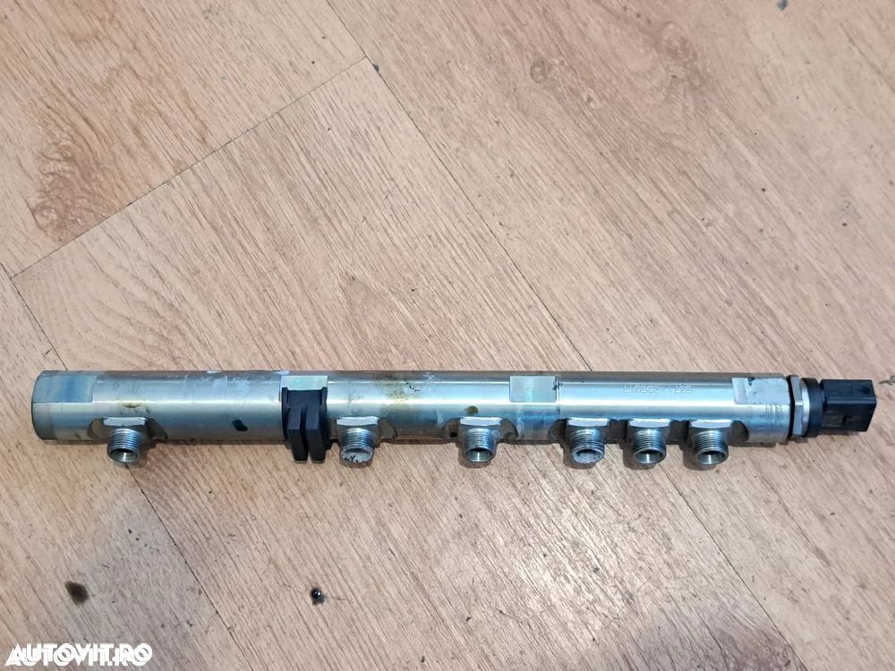 Rampa injectoare cu senzor in stare foarte buna originala bmw 745d E65 - 2