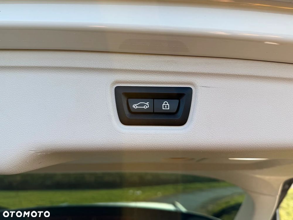 BMW Seria 3 320d Sport Line - 13