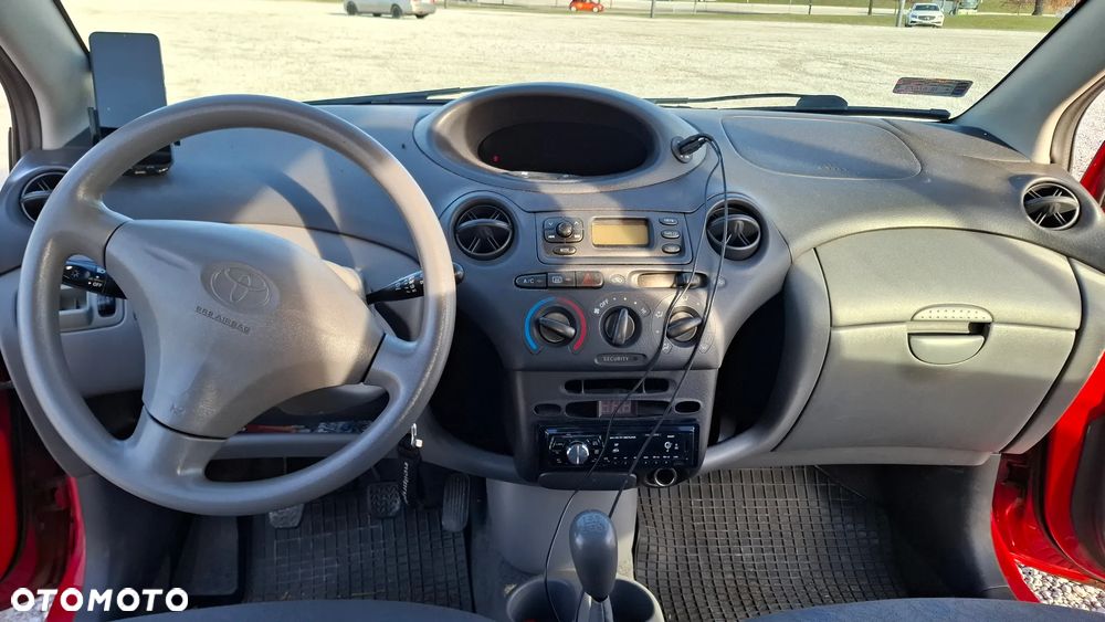 Toyota Yaris 1.0 Base - 8