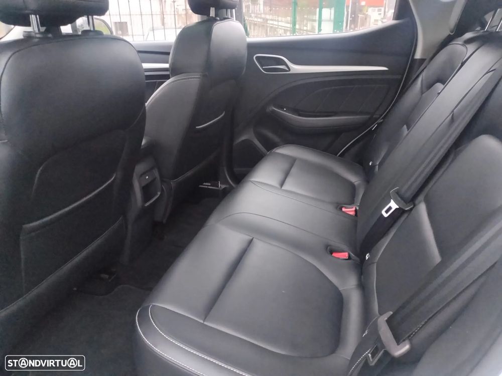 MG ZS EV Luxury - 15