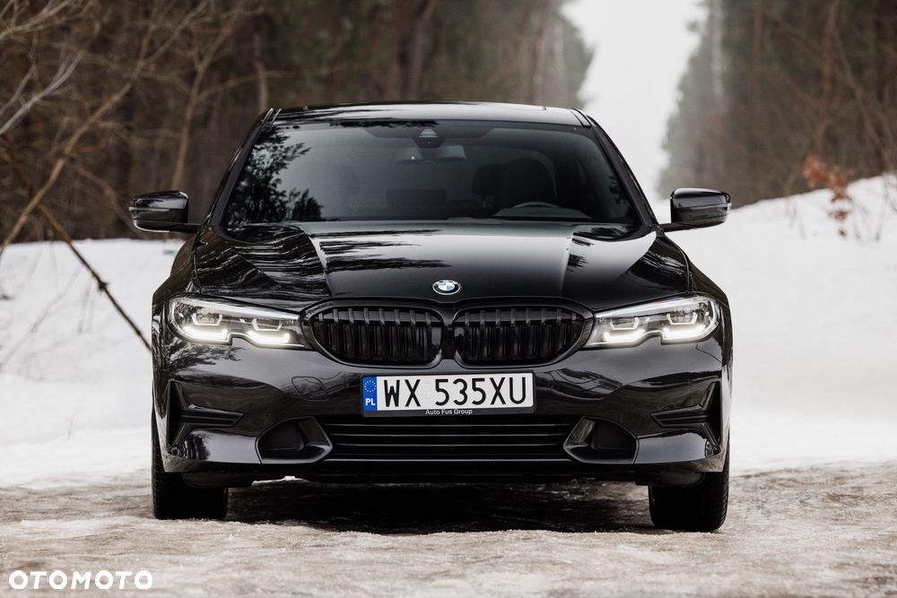 BMW Seria 3 330i Sport Line - 38