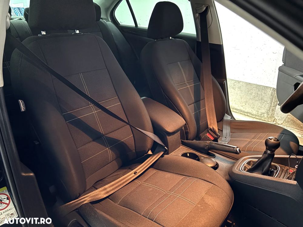 Volkswagen Jetta - 12