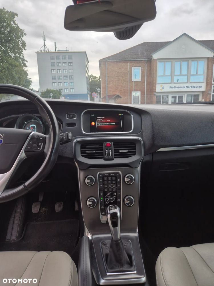 Volvo V40 D4 Drive-E R-Design Summum - 9