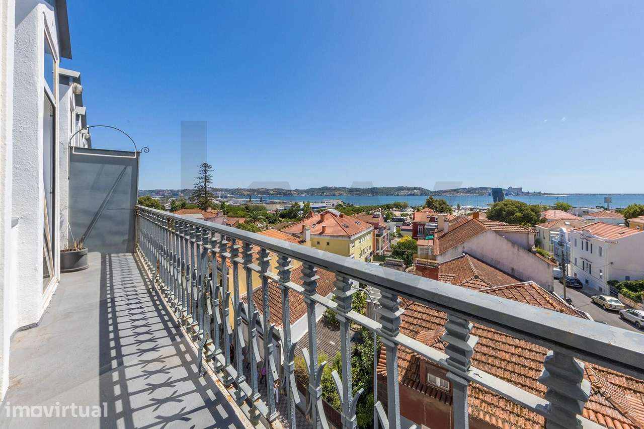Apartamento T3 em Algés com Vista Rio e Muita Luz - Grande imagem: 3/24