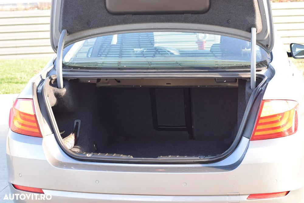 BMW Seria 5 520d Aut. - 27
