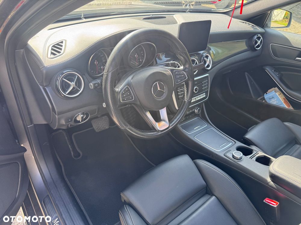 Mercedes-Benz GLA 220 d 7G-DCT AMG Line - 16