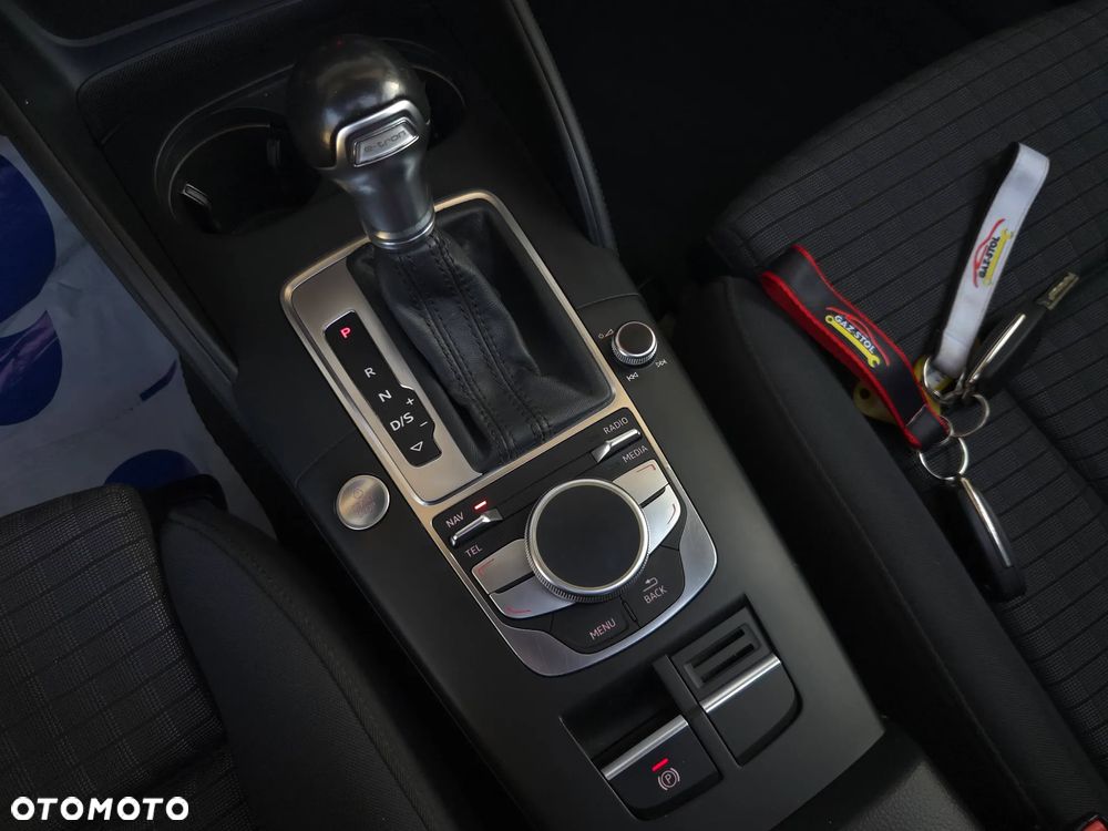 Audi A3 Sportback 1.4 TFSI E-tron Ambiente e-S tronic - 30