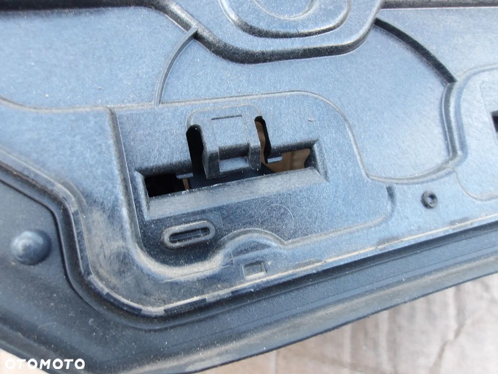 GNIAZDA LADOWANIA KLAPKA AUDI E TRON 4KE971375 - 4