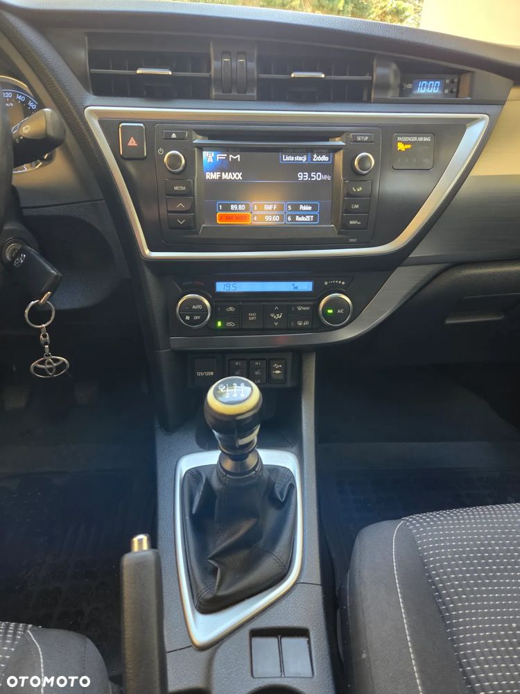 Toyota Auris 1.6 Premium Comfort - 35