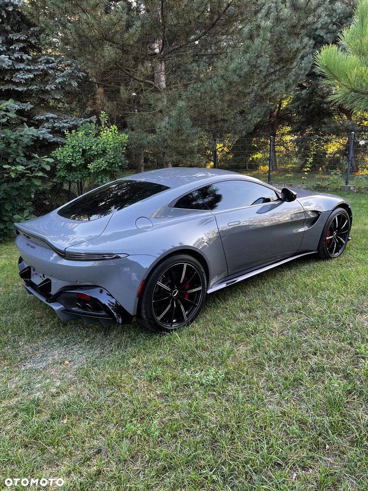 Aston Martin Vantage - 2