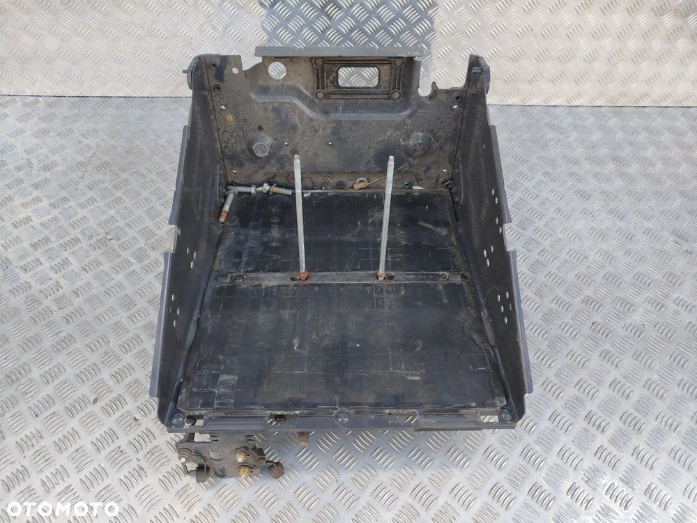 PODSTAWA AKUMULATORÓW SCANIA NTG - 2