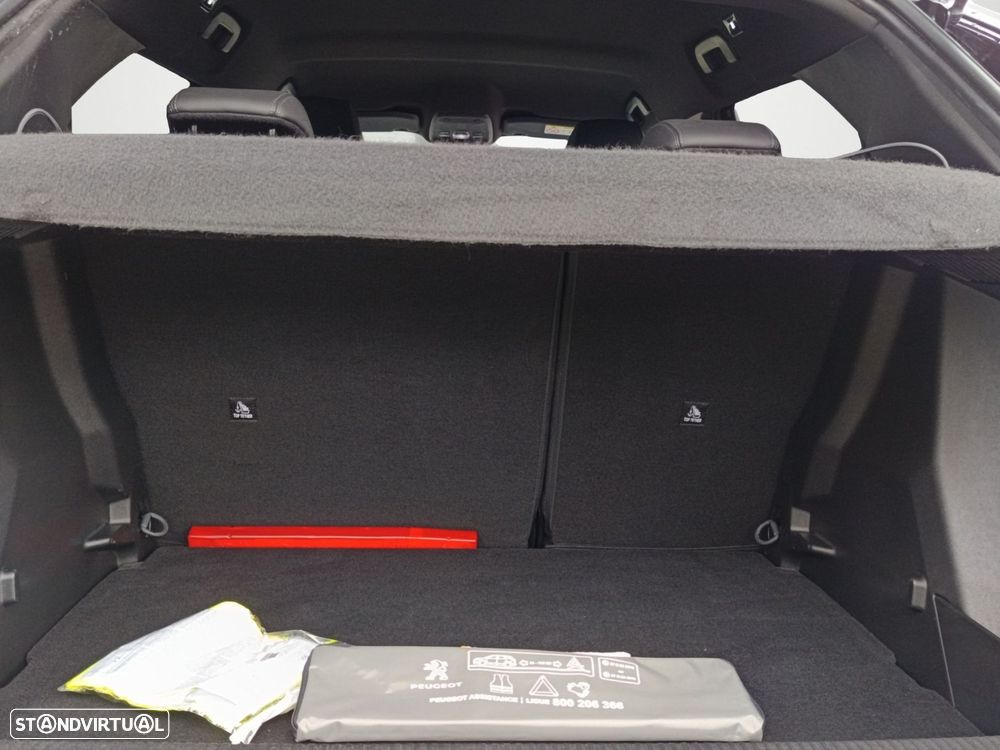 Peugeot 2008 1.5 BlueHDi Allure Pack EAT8 - 28