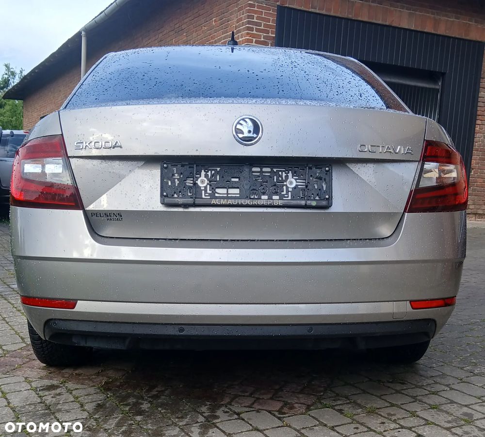 Skoda Octavia 1.6 TDI DSG Ambition - 8
