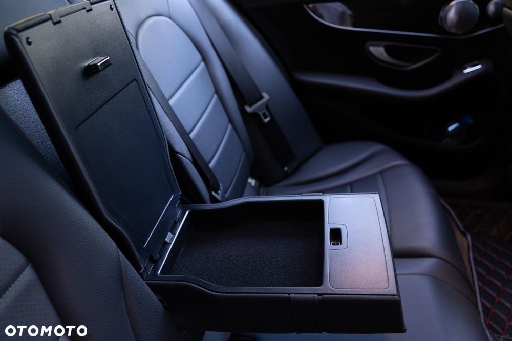 Mercedes-Benz Klasa C 300 7G-TRONIC AMG Line - 23