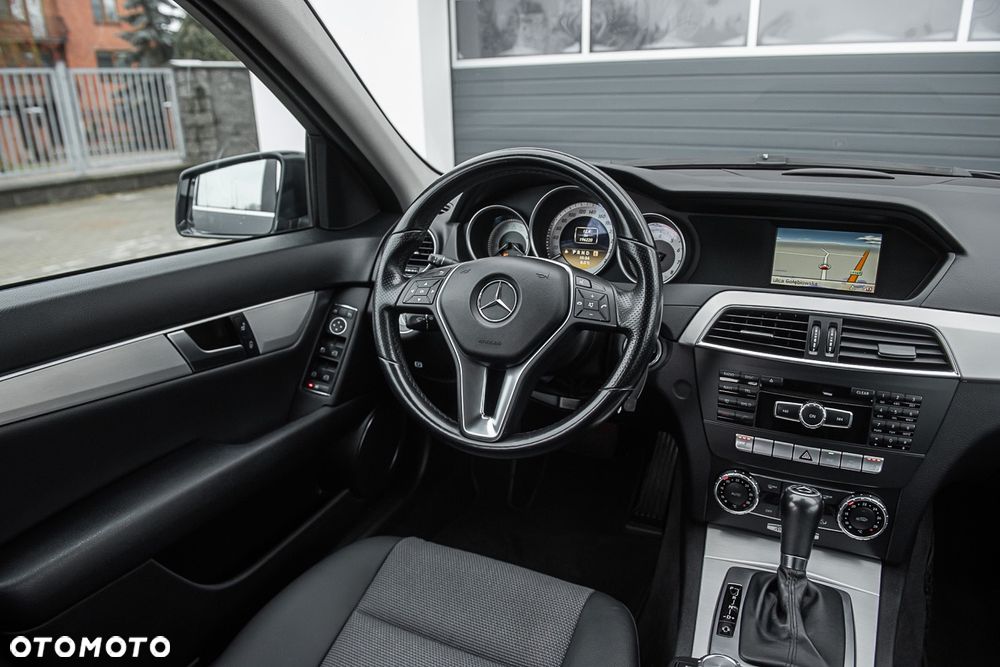 Mercedes-Benz Klasa C 200 T (BlueEFFICIENCY) 7G-TRONIC Avantgarde - 26