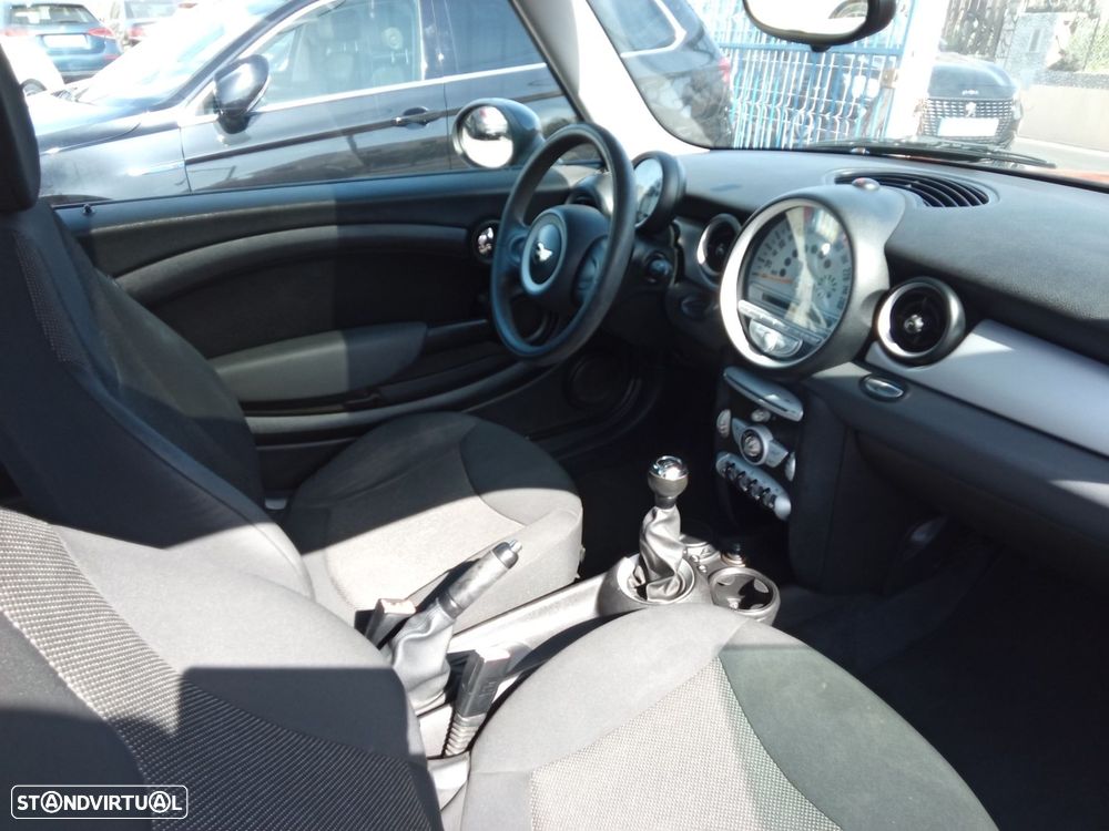 MINI 3 Portas Cooper D - 17