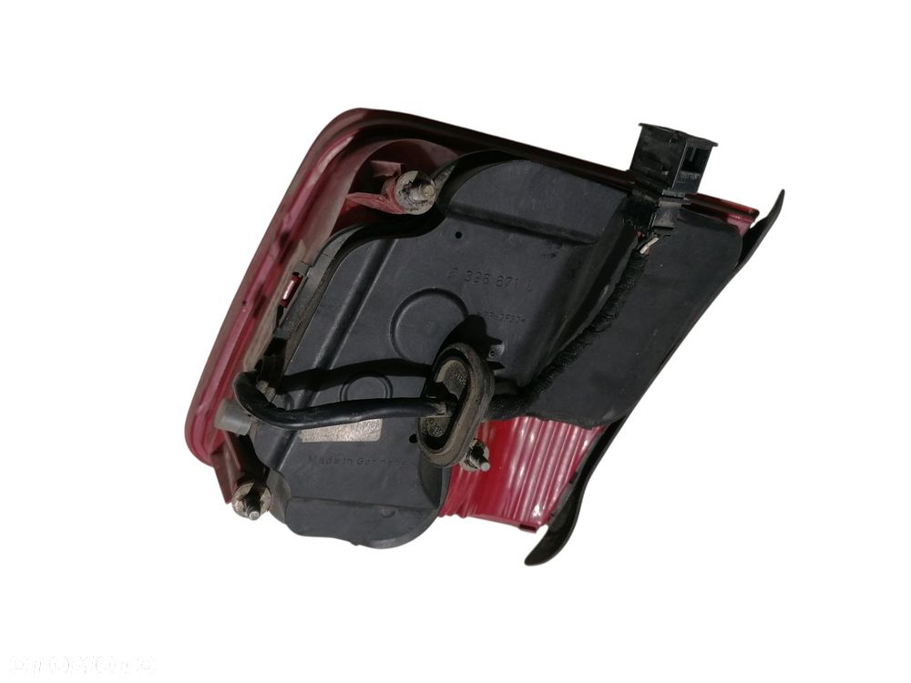 AUDI A8 D3 03r LAMPA W KLAPĘ LEWY TYŁ 4E0945093C - 3