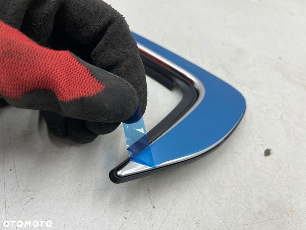 Listwa Mazda 3 IV BP 19r.- NOWA prawa tylna zgarniająca uszczelka zewnętrzna szyby drzwi CHROM - 2