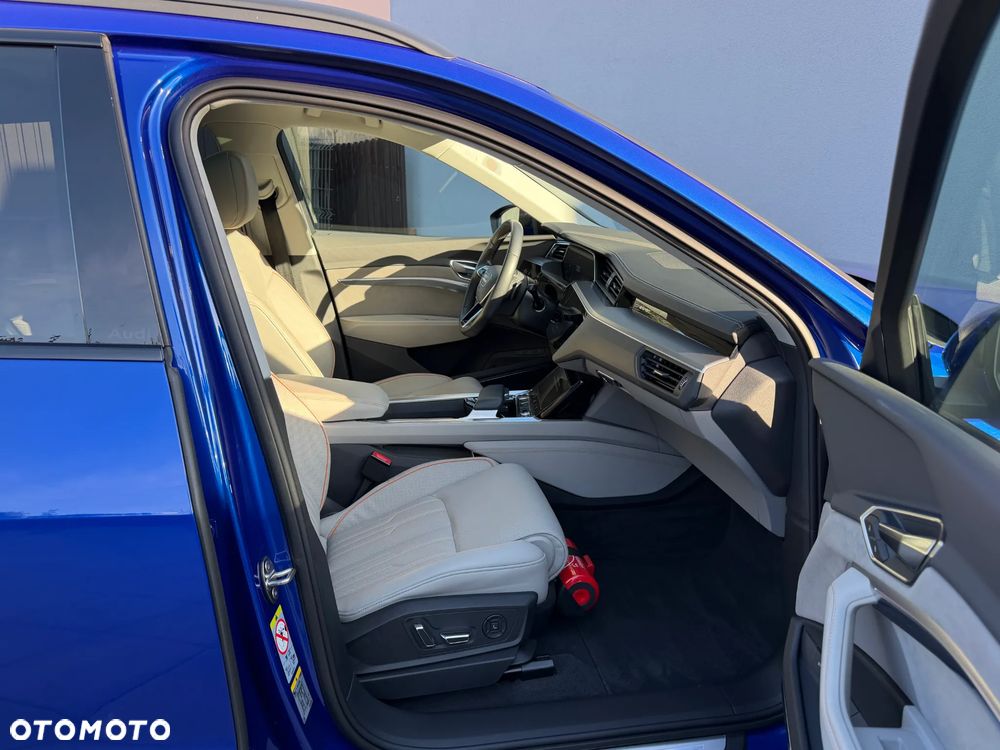 Audi Q8 Sportback e-tron - 12