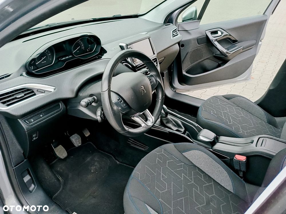 Peugeot 2008 PureTech 82 Signature - 13