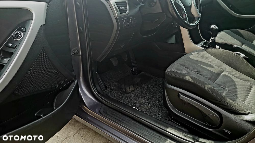 Hyundai i30 blue Kombi 1.6 GDi Passion - 20