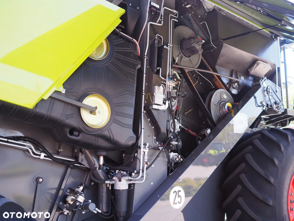 Claas Trion 650 + V650 - 11