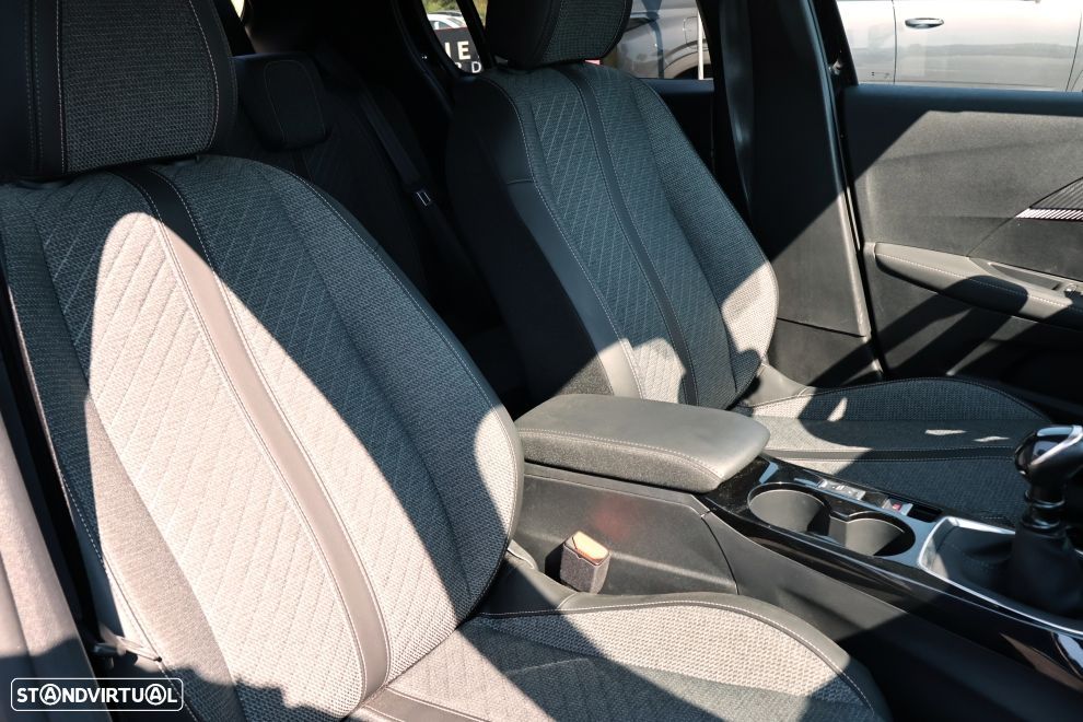 Peugeot 208 1.2 PureTech Allure - 11