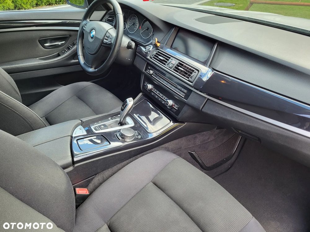 BMW Seria 5 525d xDrive Modern Line - 11