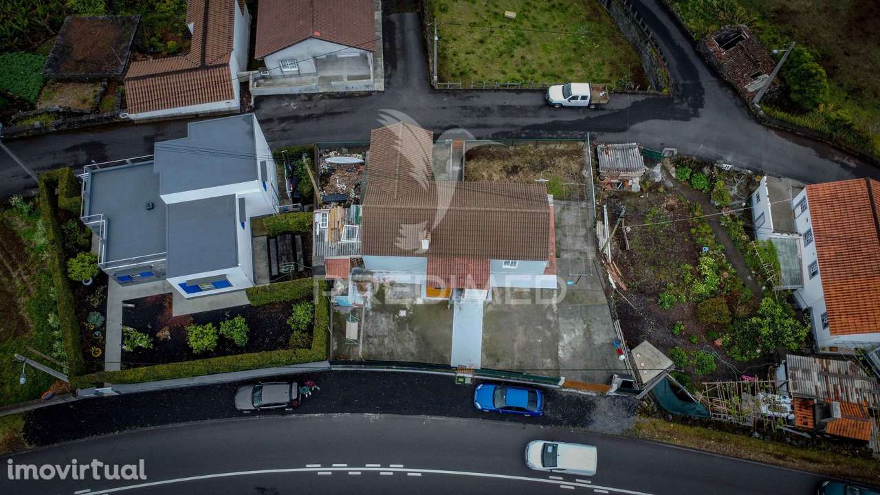 Moradia T2 com Vista Mar – Silveira, Lajes do Pico - Grande imagem: 2/28