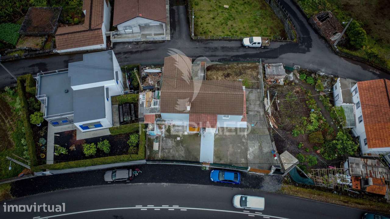 Moradia T2 com Vista Mar – Silveira, Lajes do Pico - Grande imagem: 2/28
