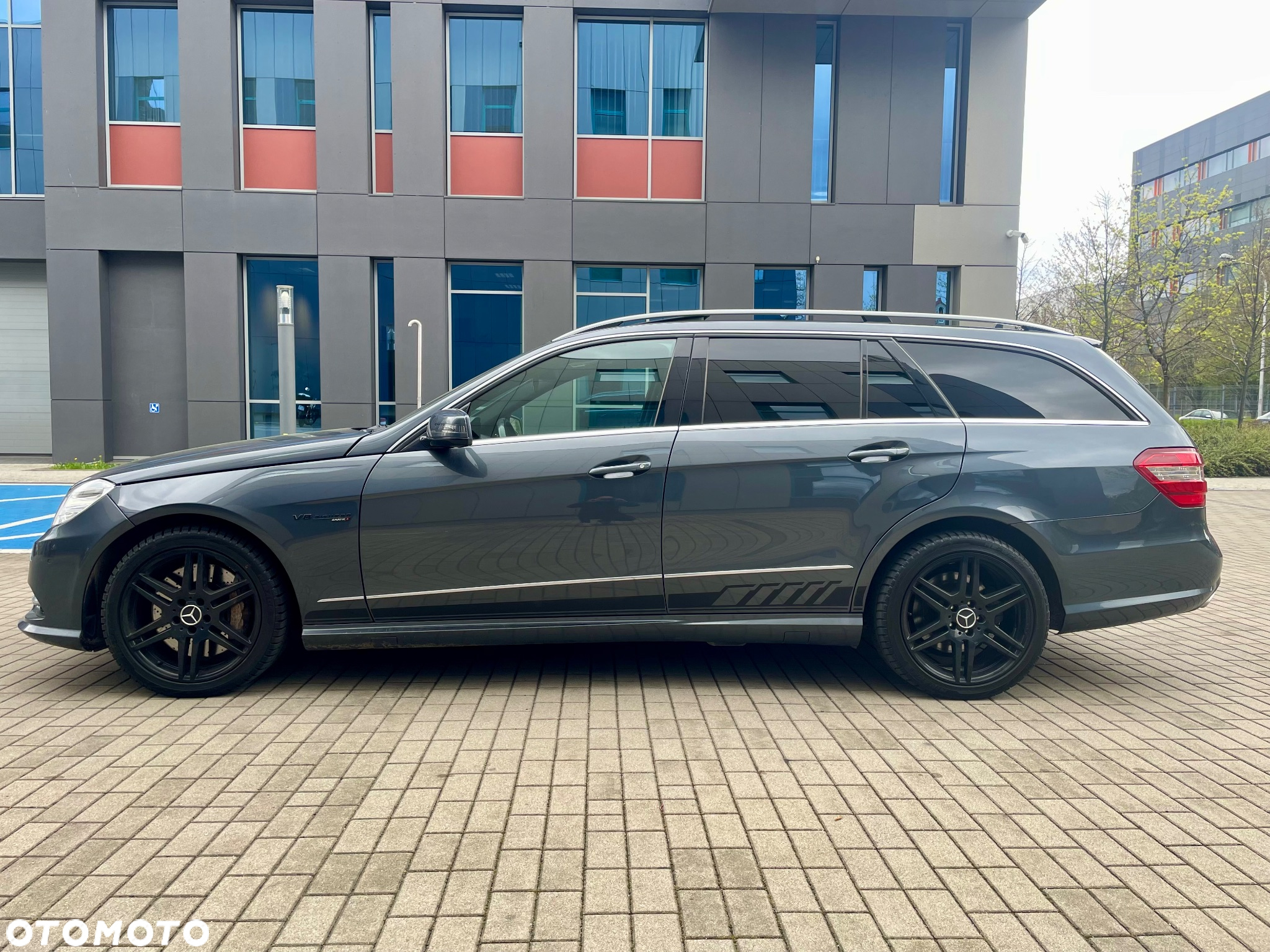 Mercedes-Benz Klasa E 500 T 4Matic 7G-TRONIC Avantgarde - 4