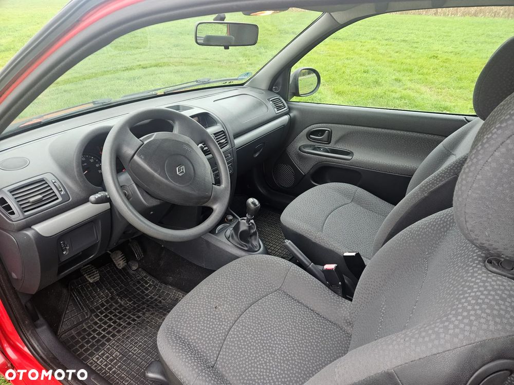 Renault Clio 1.2 16V Campus - 12