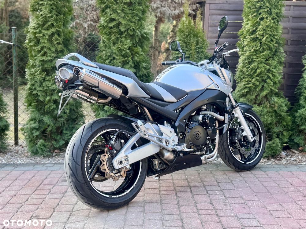 Suzuki GSR - 4