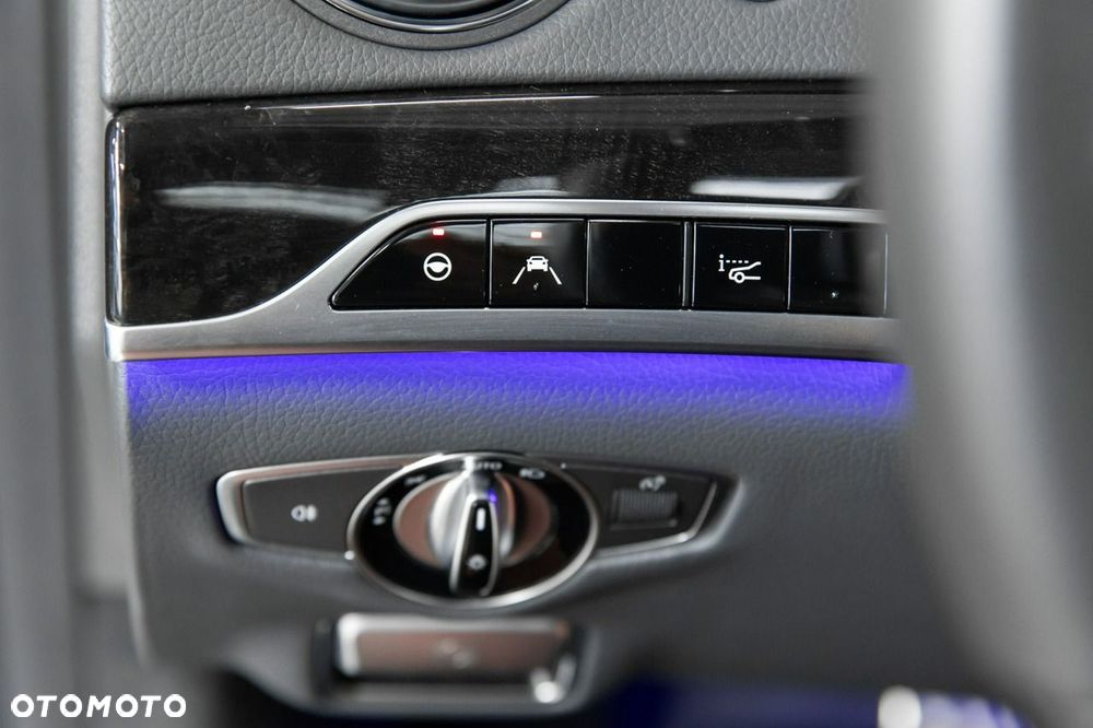 Mercedes-Benz Klasa S 560 4-Matic L 9G-TRONIC - 33