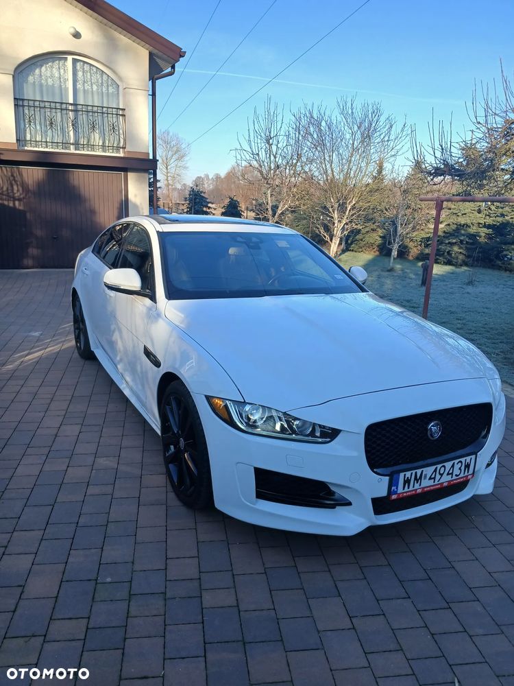 Jaguar XE 25t R-Sport - 3