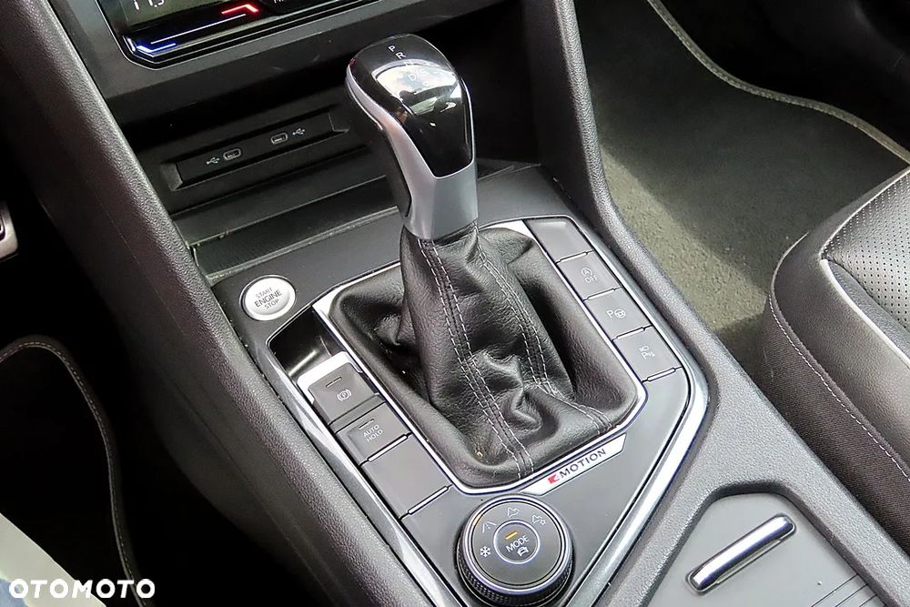 Volkswagen Tiguan Allspace 2.0 TDI SCR 4Motion DSG R-Line - 32