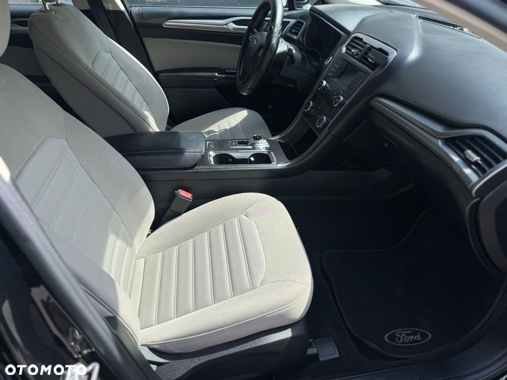 Ford Fusion - 12