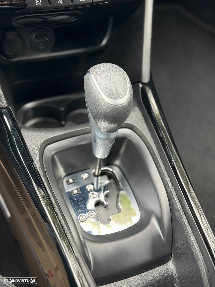 Peugeot 2008 1.2 PureTech Allure EAT6 - 11