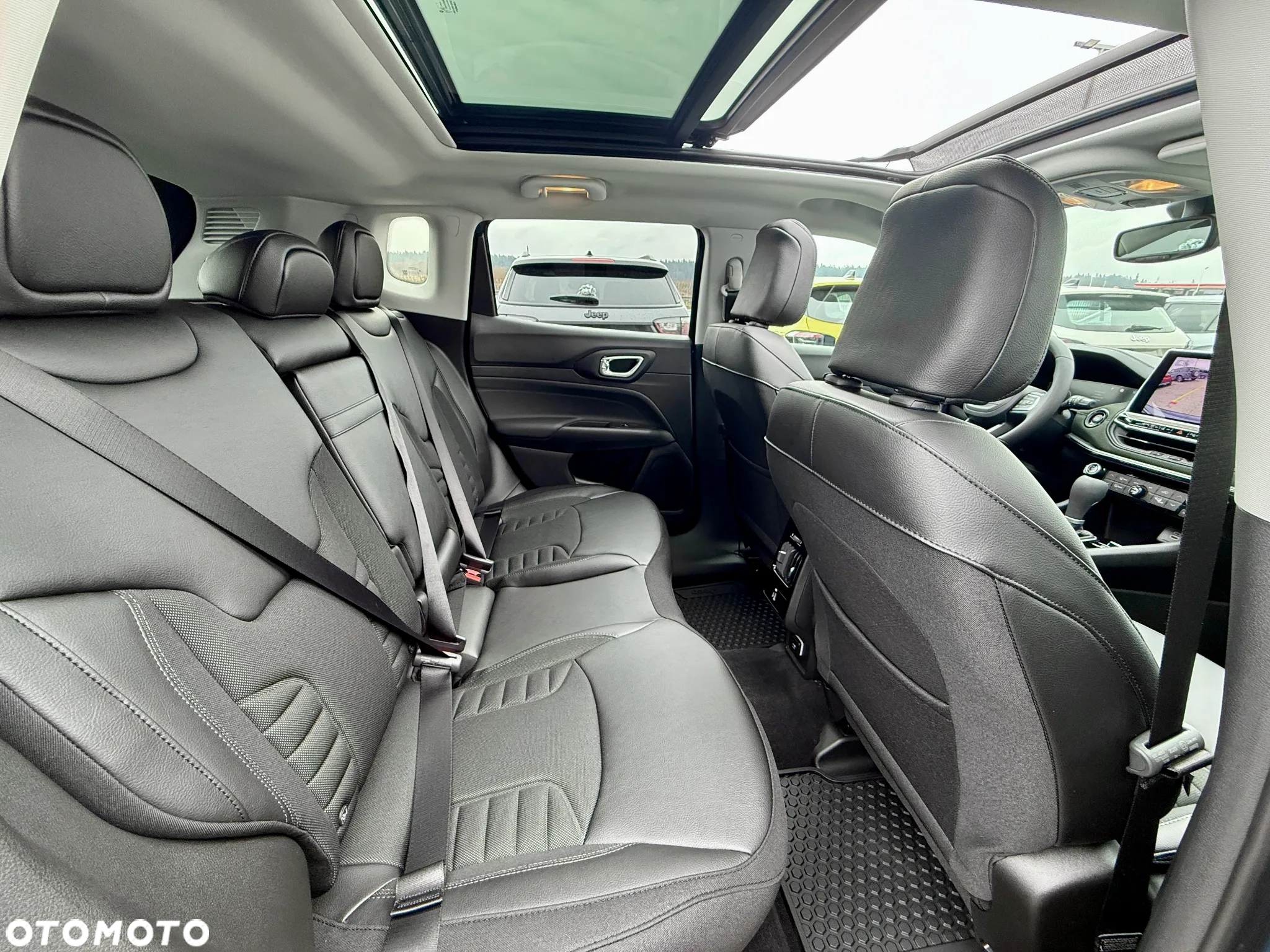 Jeep Compass - 35