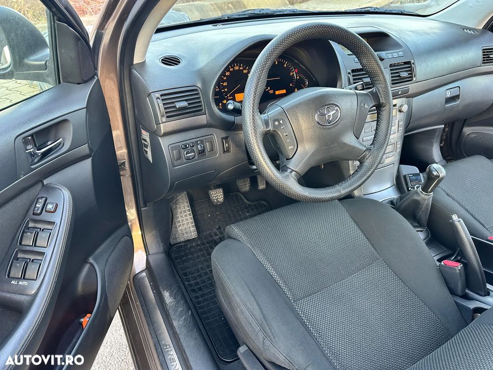 Toyota Avensis 2.0 D-4D Combi Executive - 9