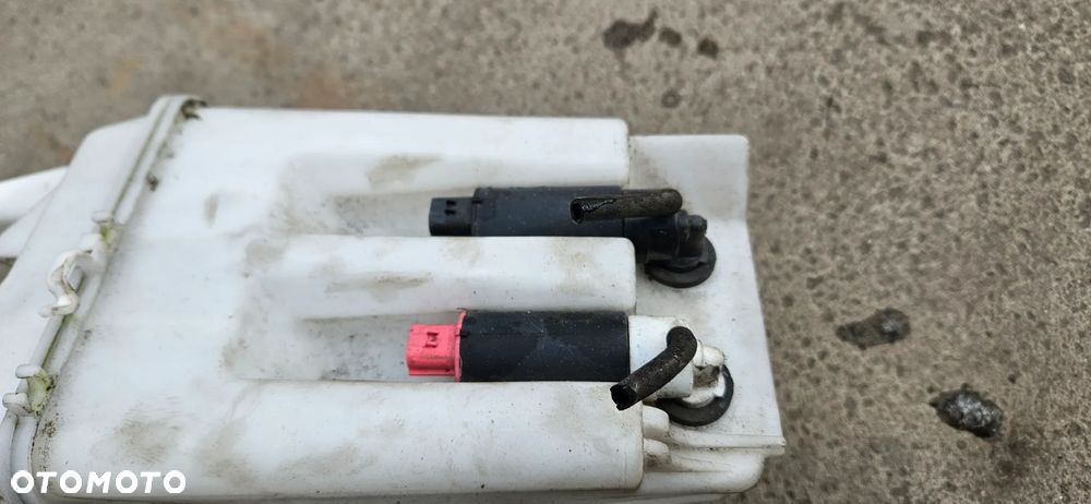 Zbiornik spryskiwaczy pompki Toyota Avensis T25 lift 2,2 D-CAT 2008r - 3