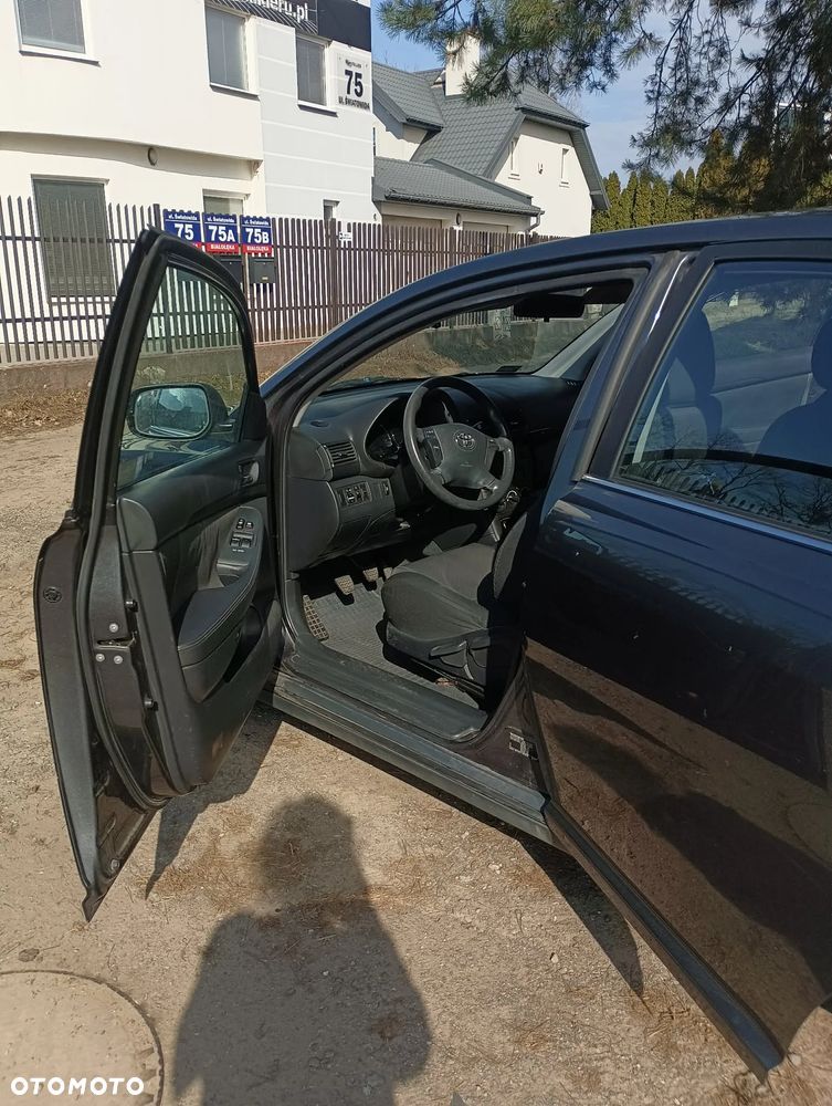 Toyota Avensis 2.0 D-4D Sol - 5