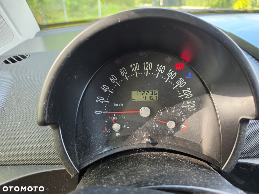 Volkswagen New Beetle - 7