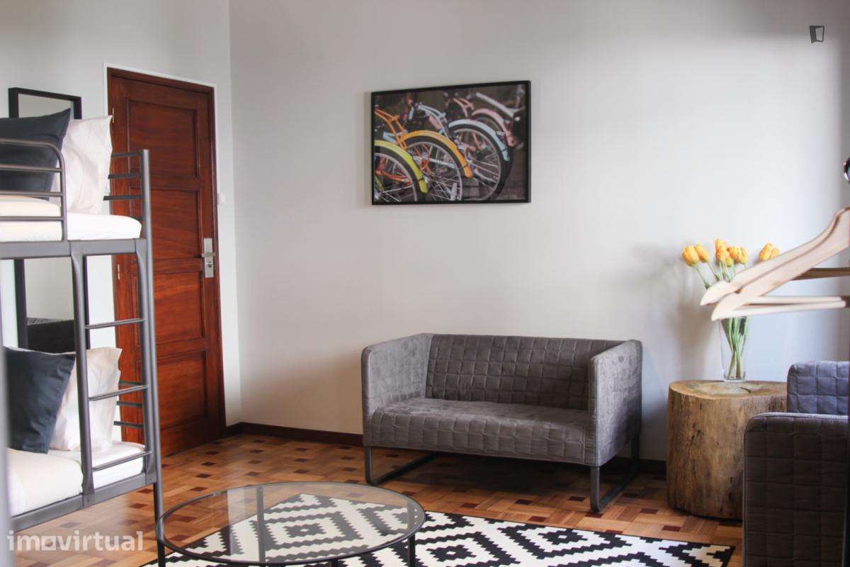 Quarto - localizado em Paranhos Porto - Grande imagem: 2/37