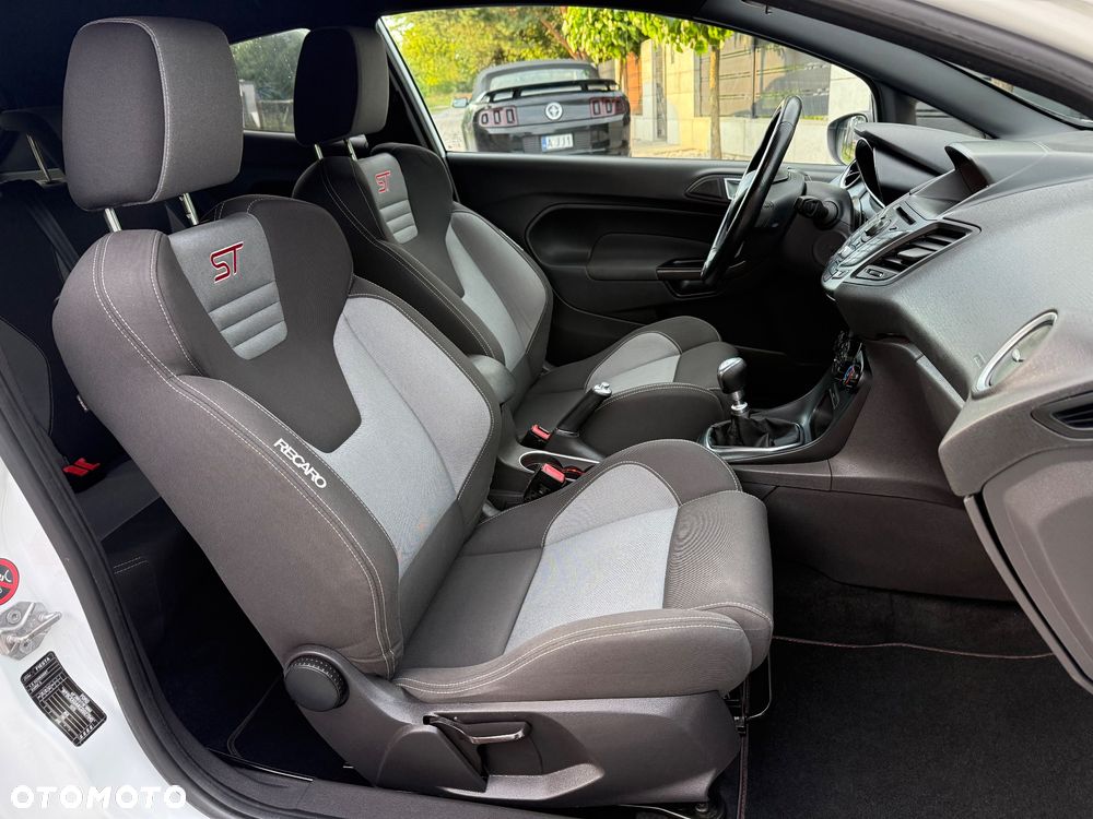 Ford Fiesta 1.6 EcoBoost ST - 28