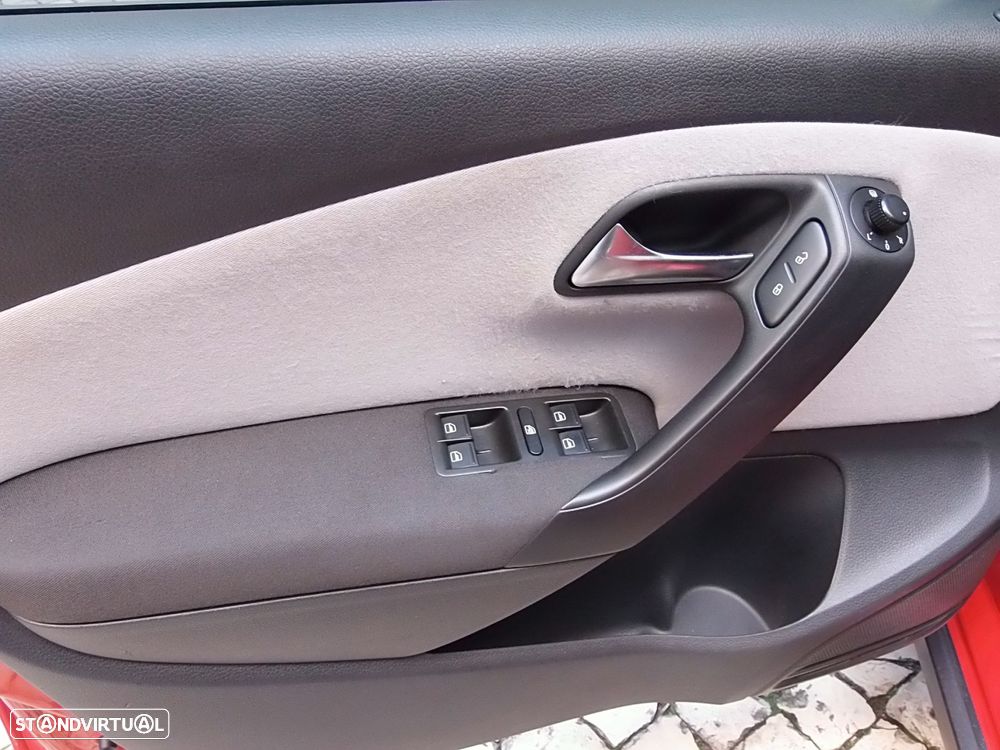 VW Polo 1.6 TDI Trendline DSG - 41