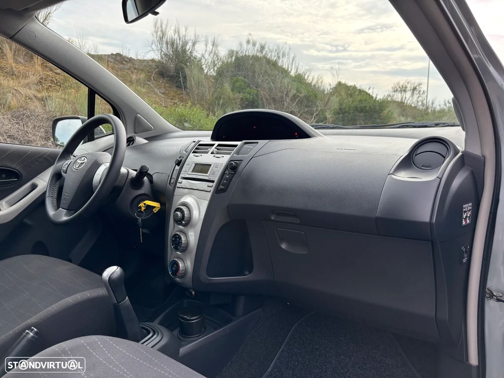 Toyota Yaris 1.0 VVT-i AC - 18