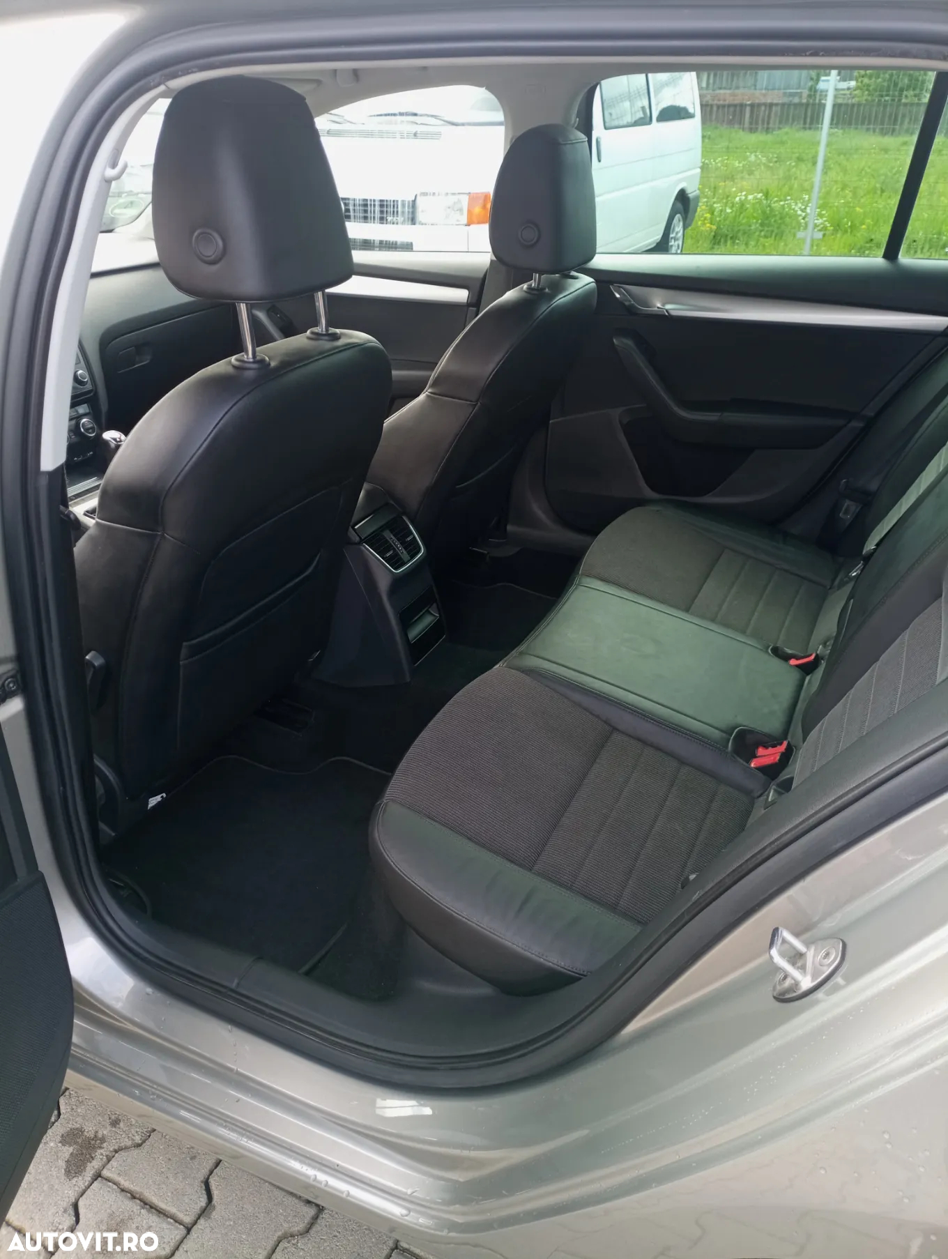 Skoda Octavia Combi Diesel 2.0 TDI 4X4 Ambition - 11