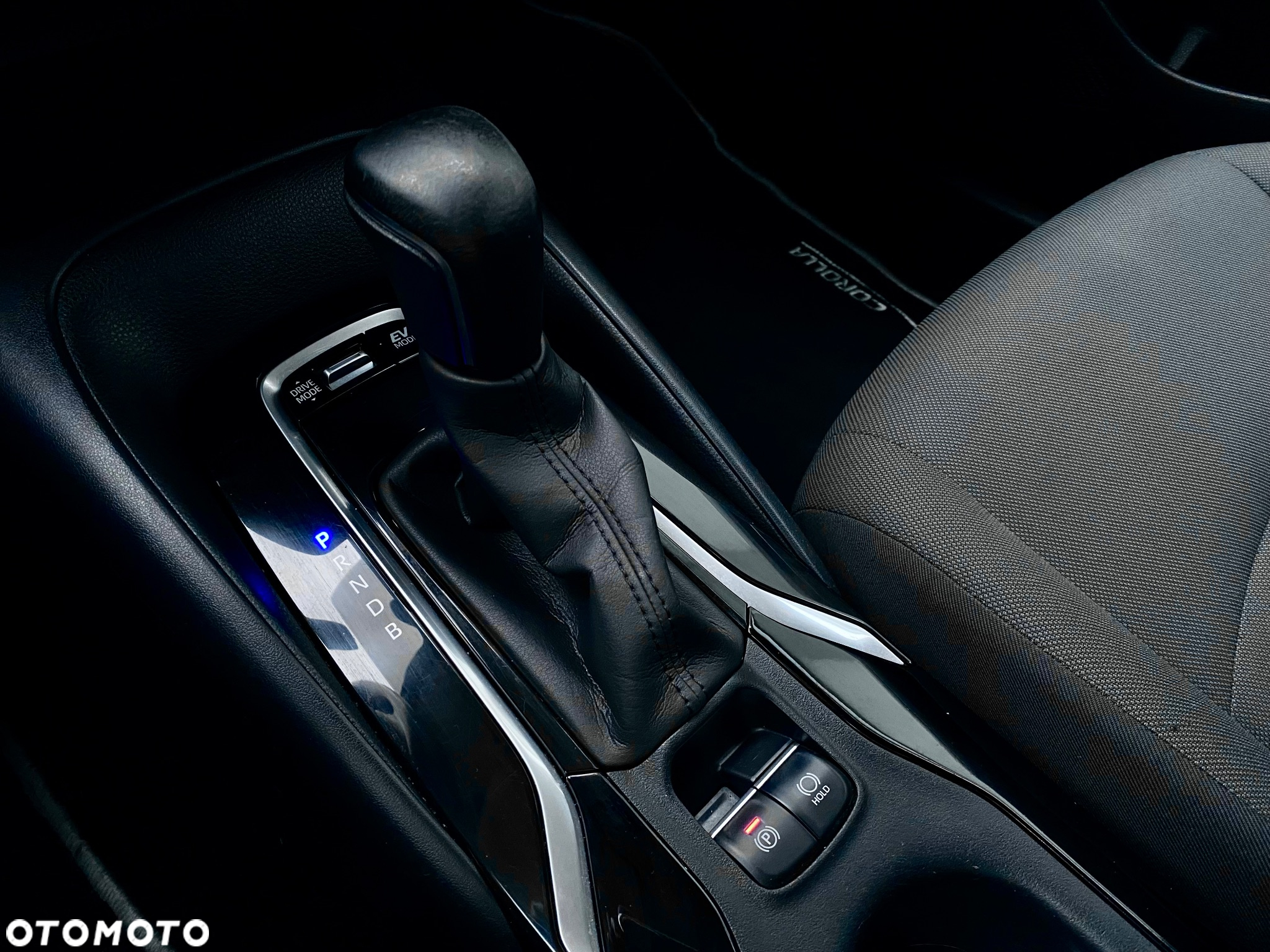 Toyota Corolla 1.8 Hybrid Comfort - 22